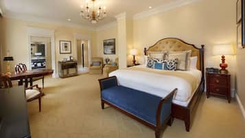 Egyptian cotton sheets, premium bedding, in-room safe, desk