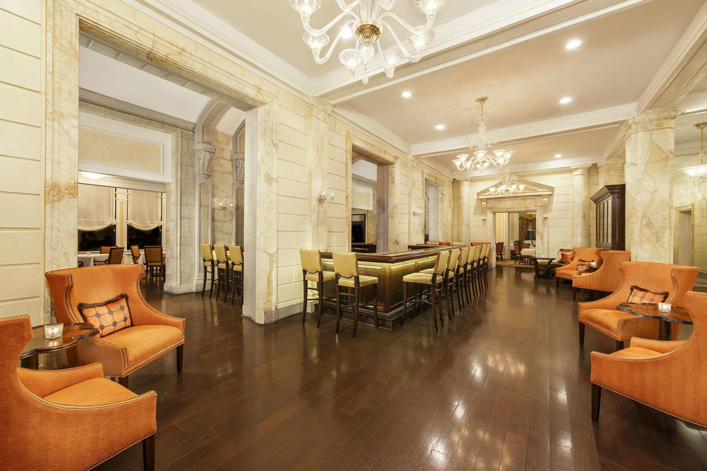 2 restaurants, breakfast, lunch, dinner served; american cuisine