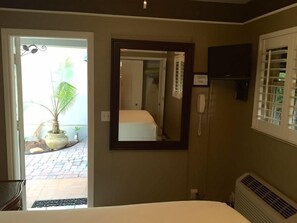 Standard Room, 1 Queen Bed (Room 105) - Coral Reef Guesthouse (Fort Lauderdale)