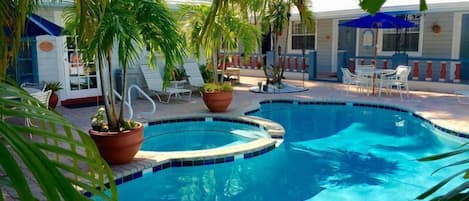 Piscina all'aperto, una piscina riscaldata