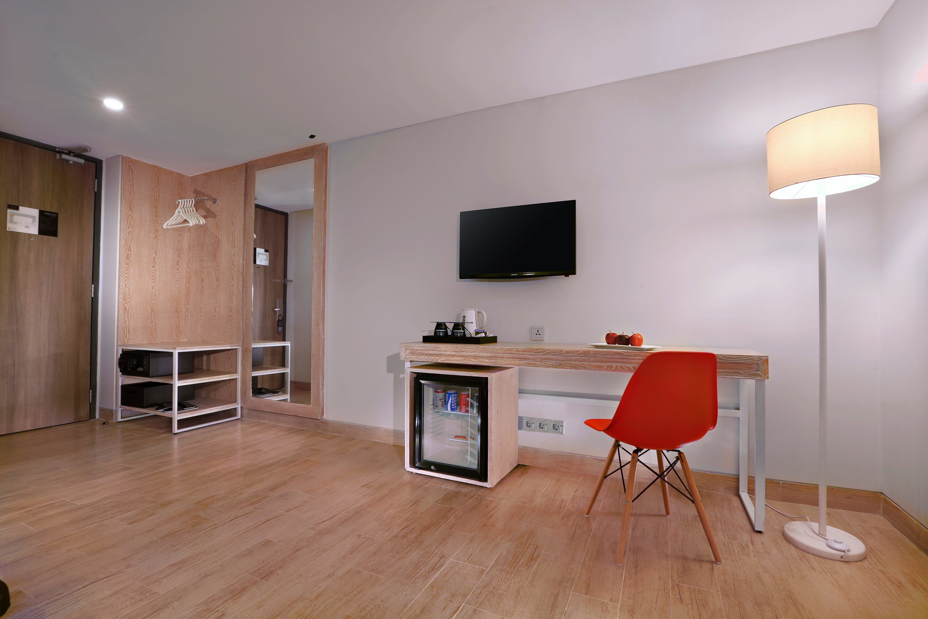 deluxe double room | in-room business centre