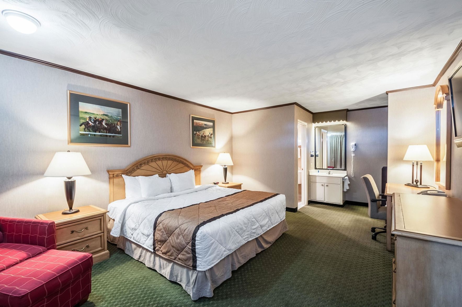 Desk, iron/ironing board, rollaway beds, free WiFi
