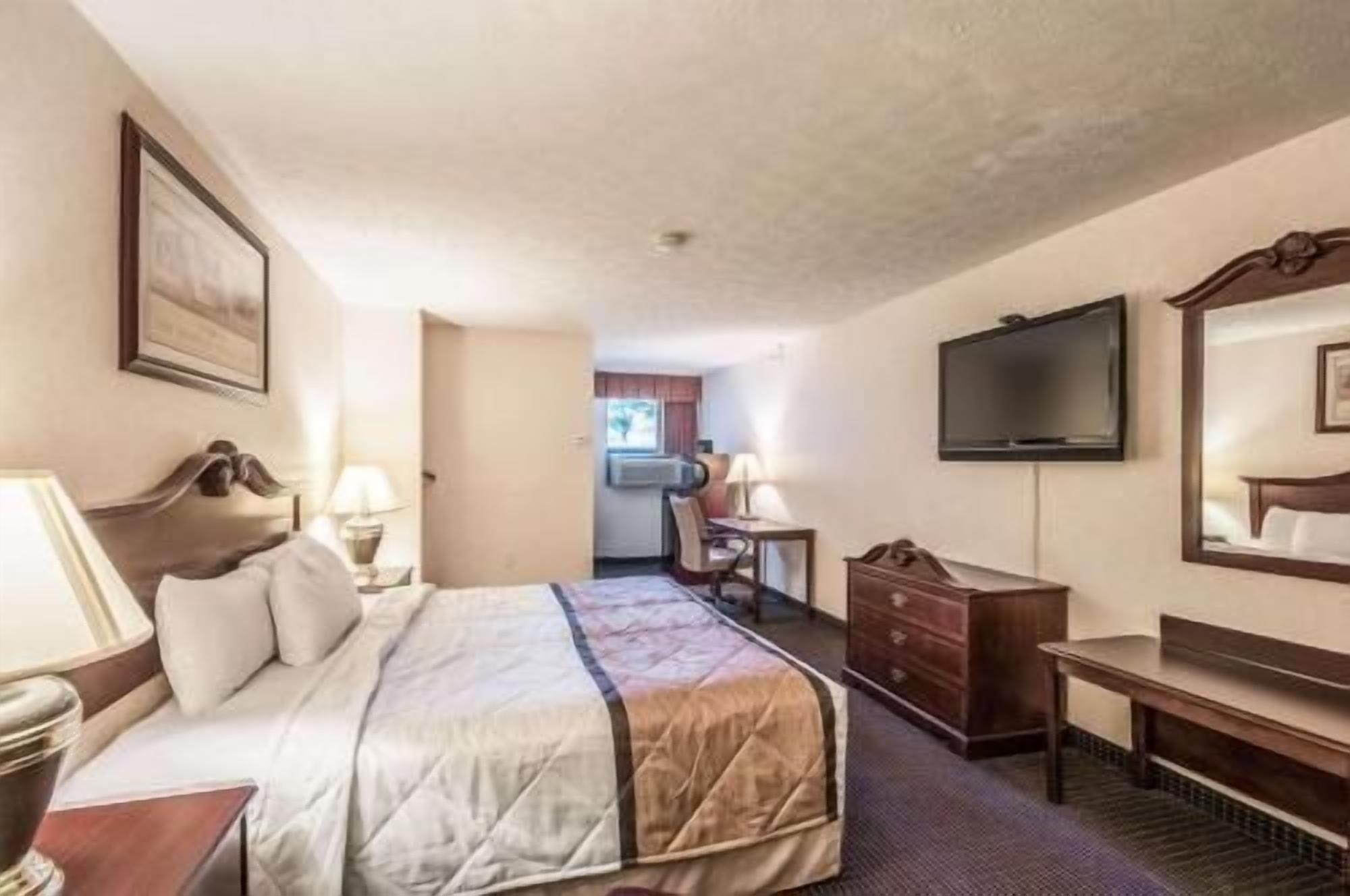 Desk, iron/ironing board, rollaway beds, free WiFi