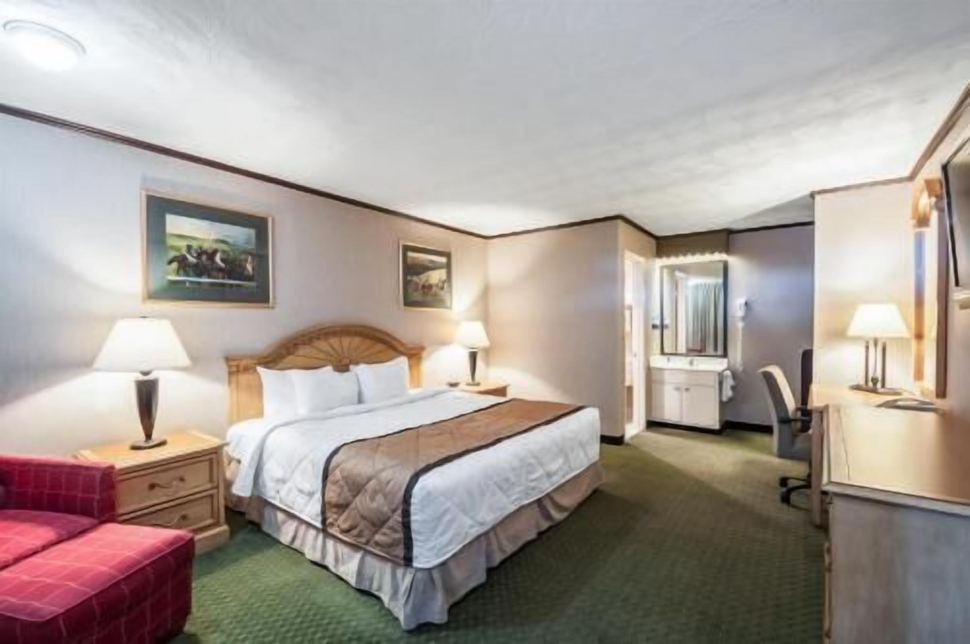 Desk, iron/ironing board, rollaway beds, free WiFi