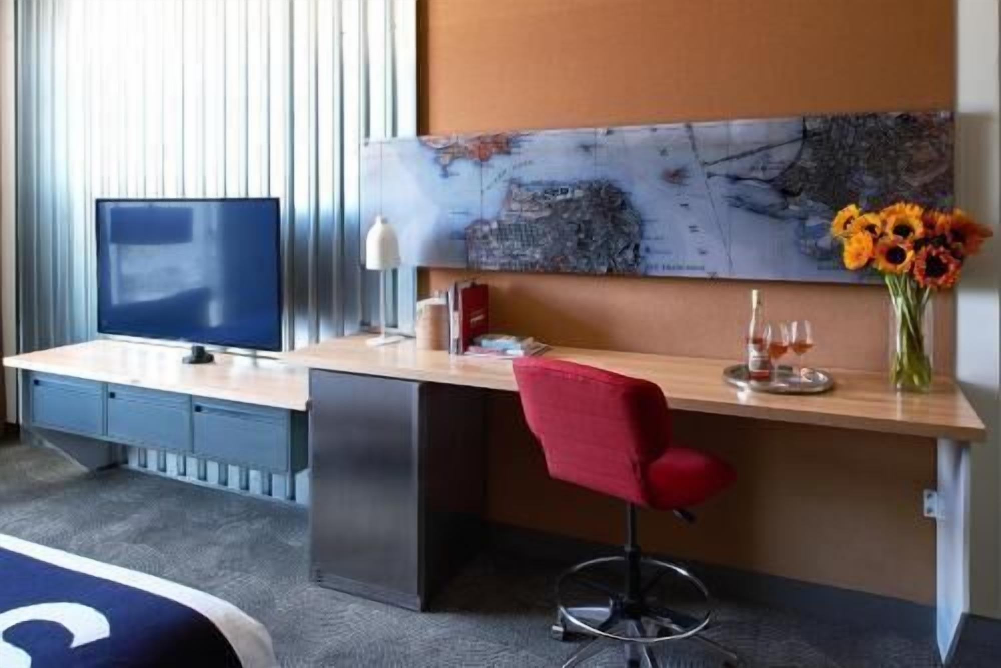 Hochwertige Bettwaren, Pillowtop-Betten, Zimmersafe, Schreibtisch