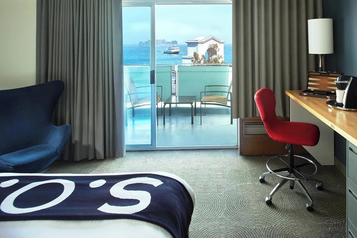 Ropa de cama de alta calidad y camas con pillow-top