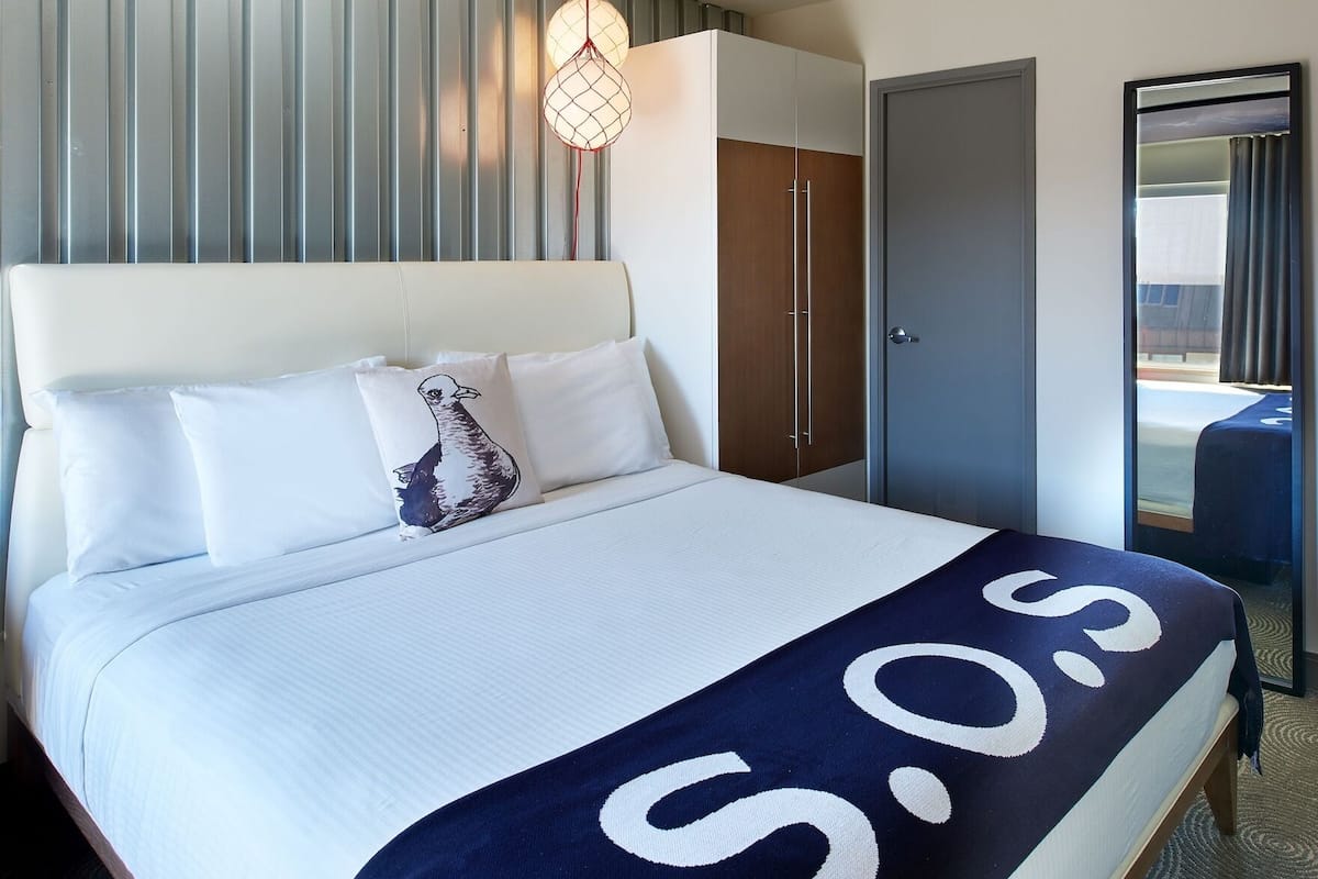Ropa de cama de alta calidad y camas con pillow-top