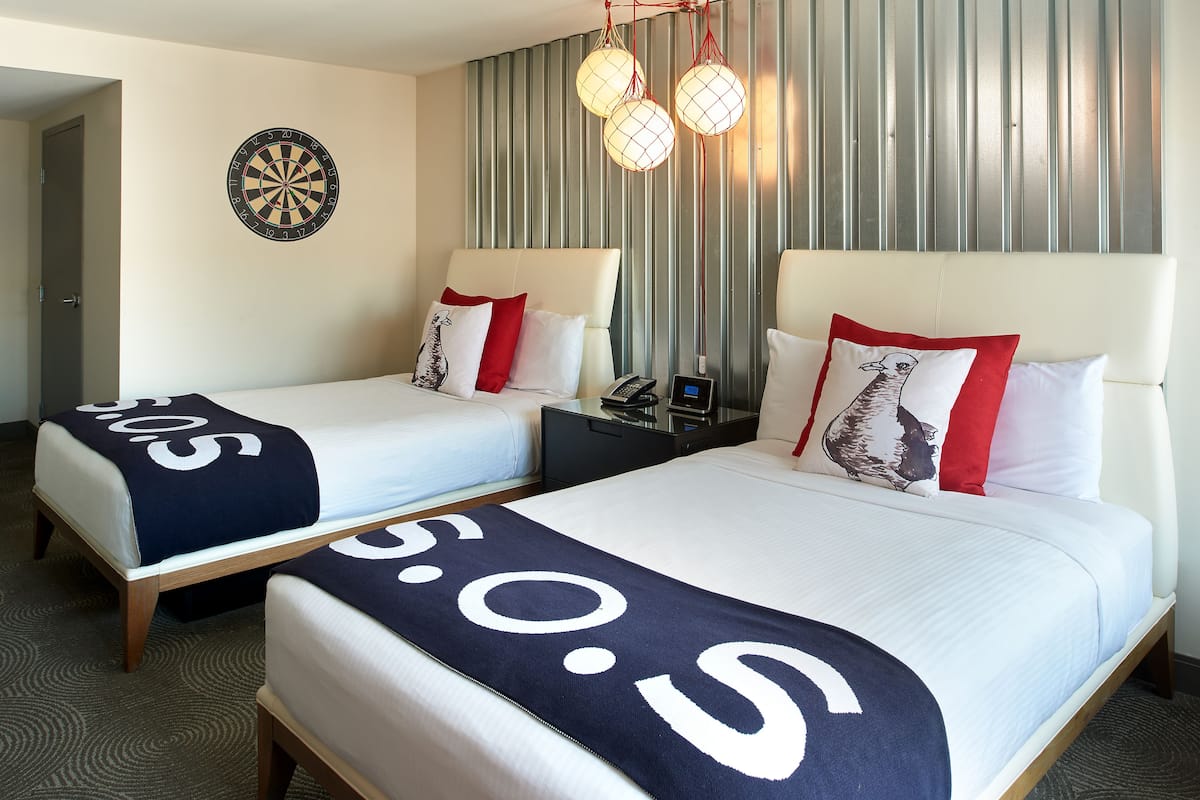 Ropa de cama de alta calidad y camas con pillow-top