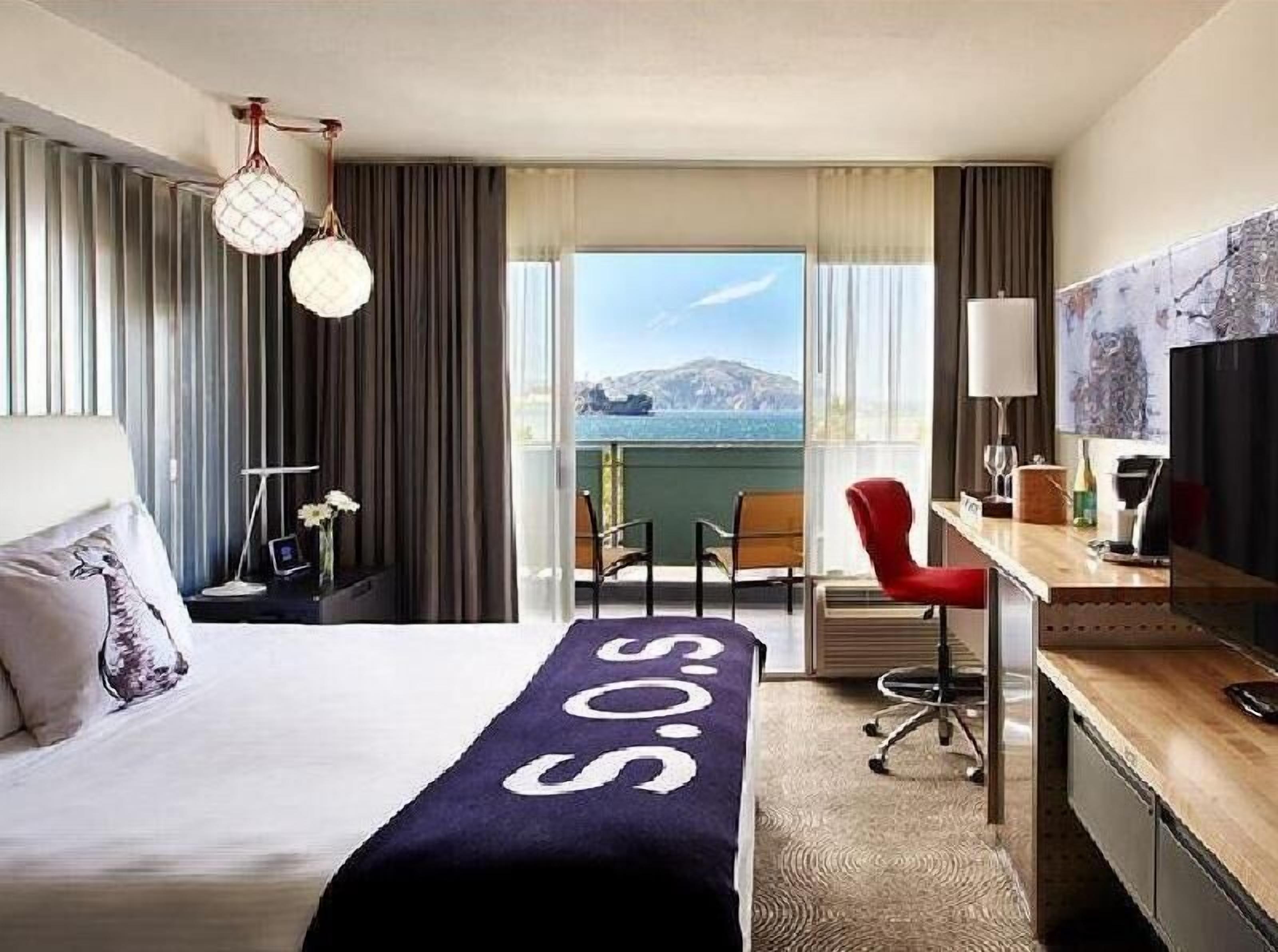 Hochwertige Bettwaren, Pillowtop-Betten, Zimmersafe, Schreibtisch