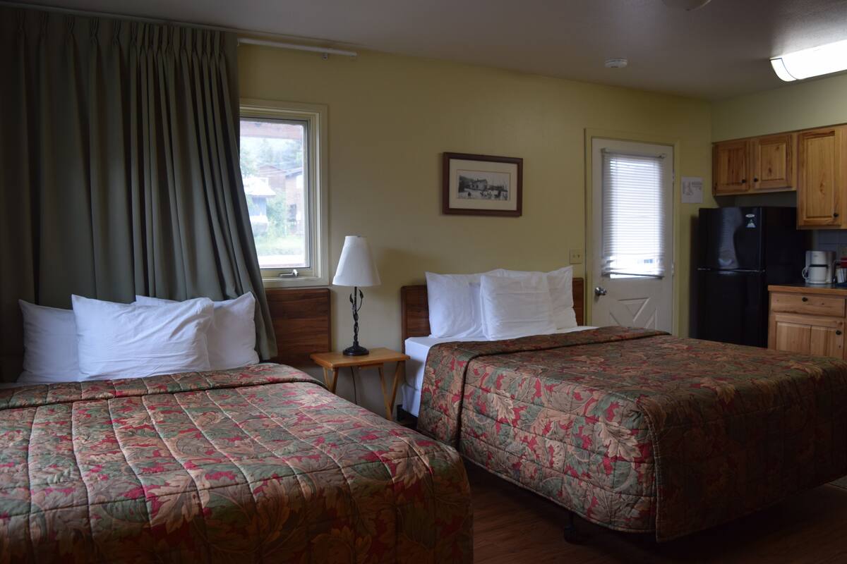 Standard Room, 2 Queen Beds, Kitchenette | WiFi (free), bed sheets
