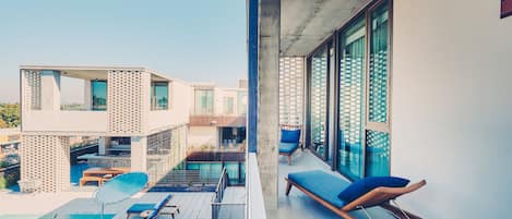 Premier-Zimmer, Poolseite | Balkon