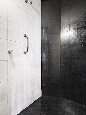 Standard Room, 2 Queen Beds | Bathroom amenities
