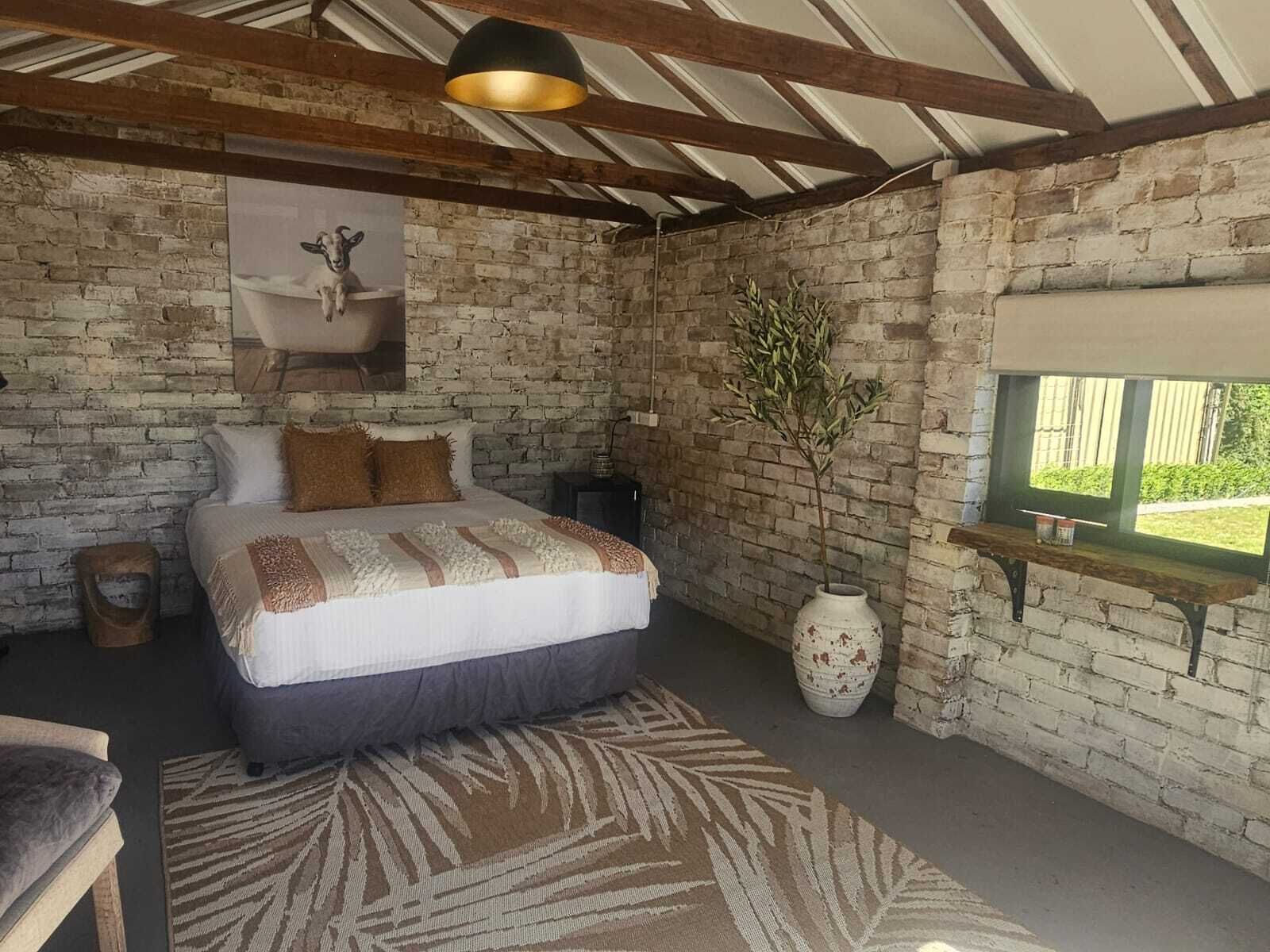 Comfort Cabin, 1 Queen Bed | Hypo-allergenic bedding, individually decorated, individually furnished