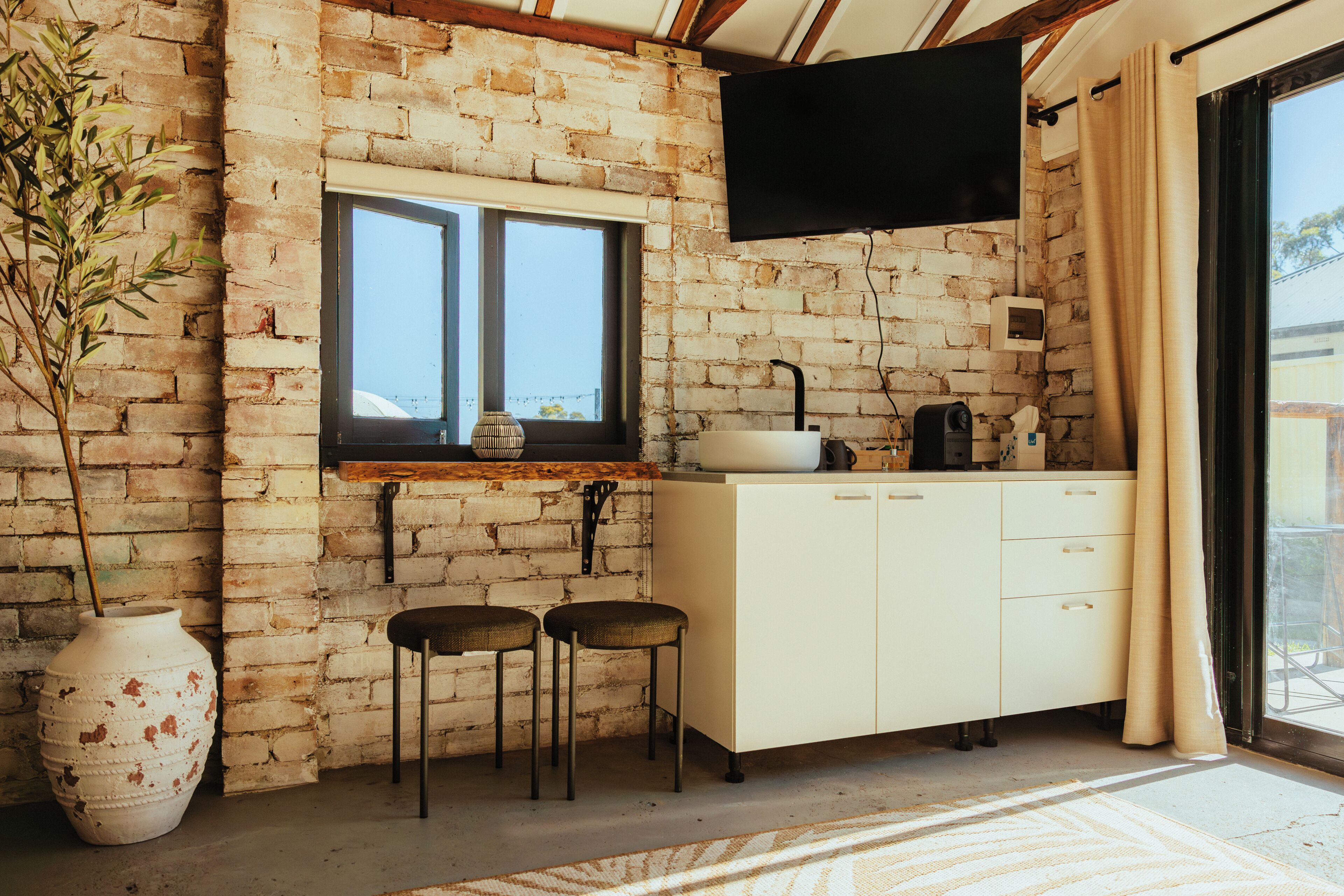 Comfort Cabin, 1 Queen Bed | Hypo-allergenic bedding, individually decorated, individually furnished