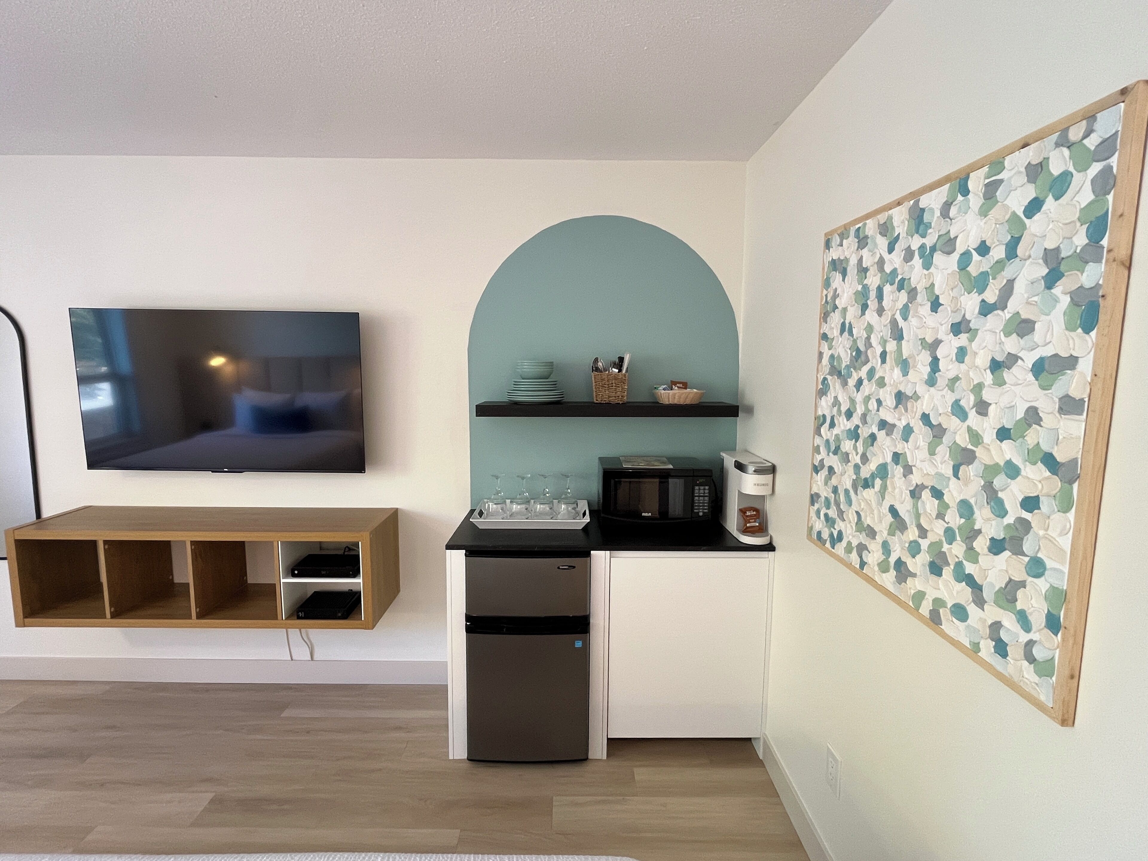 studio, 2 queen beds, refrigerator & microwave | private kitchenette | microwave, coffee/tea maker, electric kettle, cleaning supplies