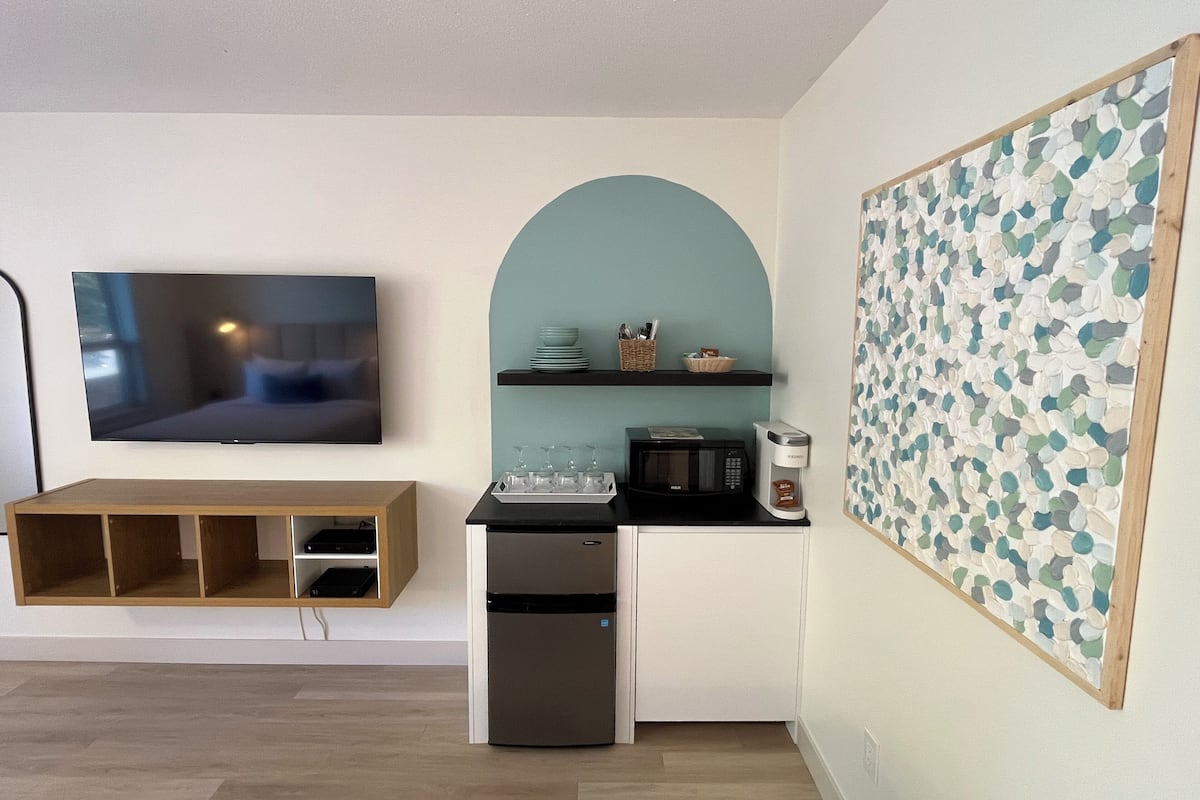 studio, 2 queen beds, refrigerator & microwave | private kitchenette | microwave, coffee/tea maker, electric kettle, cleaning supplies