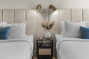 Estúdio, 2 camas Queen, geladeira e micro-ondas | Roupas de cama premium, frigobar, cortinas blackout