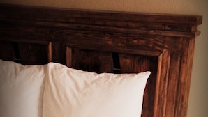 A bed with white bedding and a teal quilted cover. - Residencia San Pablo (Querétaro)
