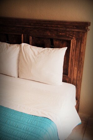 普通雙人房 | 書桌、免費無線上網、床單