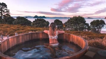 Outdoor spa tub