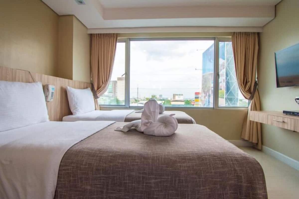 Premium bedding, in-room safe, desk, soundproofing
