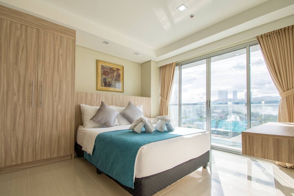 Premium bedding, in-room safe, desk, soundproofing