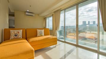 Deluxe Apartment, 2 Bedrooms, Non Smoking, Mountain View | Living area | Flat-screen TV