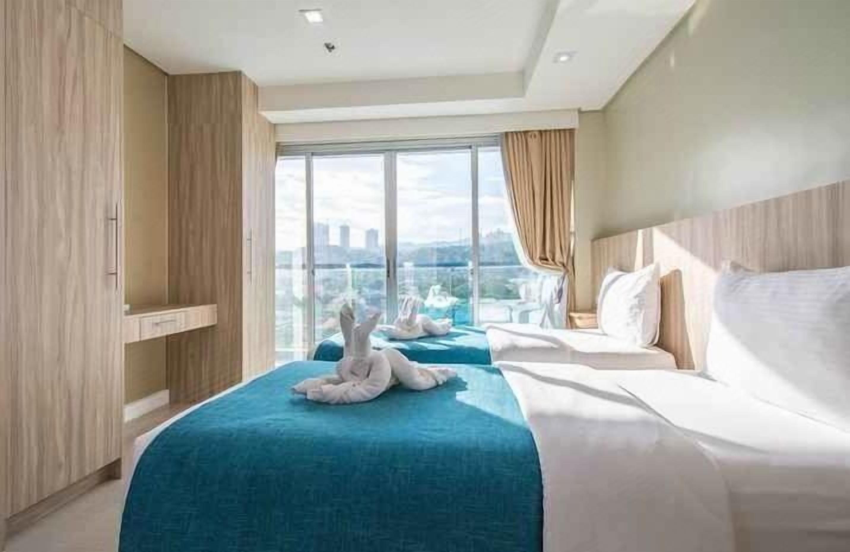 Premium bedding, in-room safe, desk, soundproofing