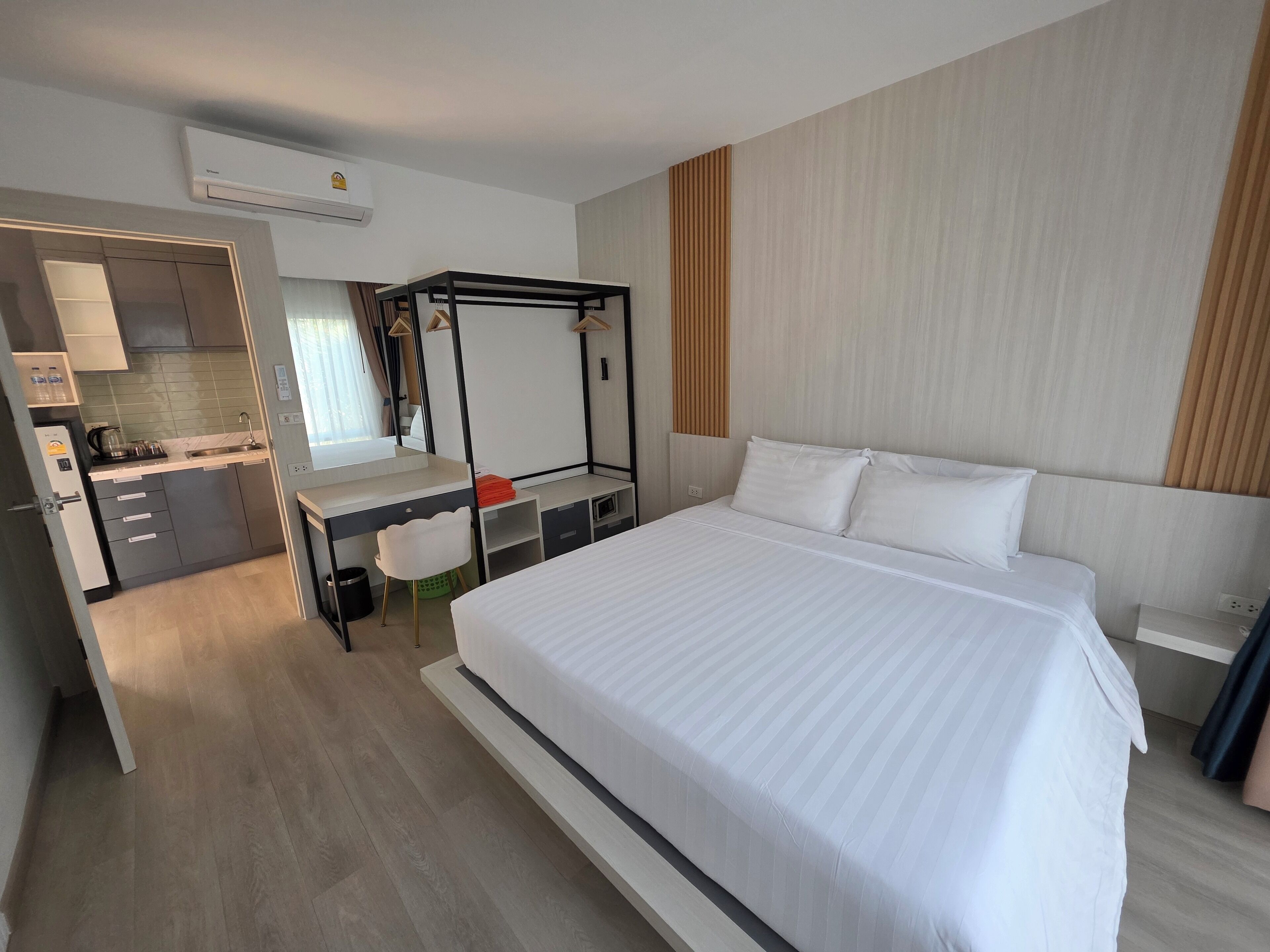 Coffres-forts dans les chambres, bureau, Wi-Fi gratuit, draps fournis