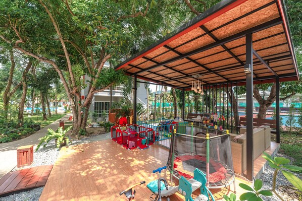 Children’s play area – outdoor