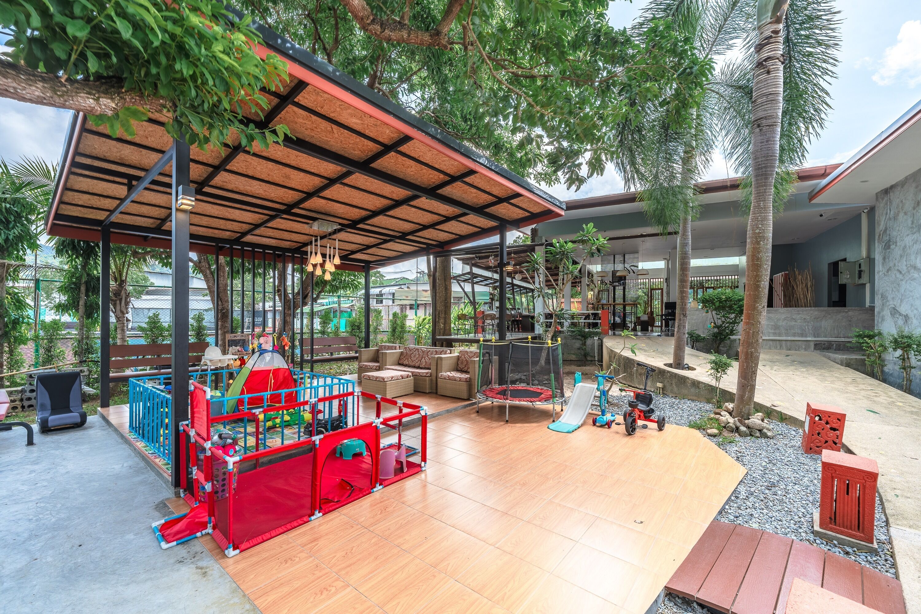 children’s play area – outdoor