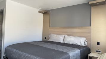 Habitació estàndard, 1 llit de matrimoni gran | Escriptori i wifi gratuïta