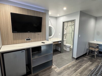 Bronco Motel South Central