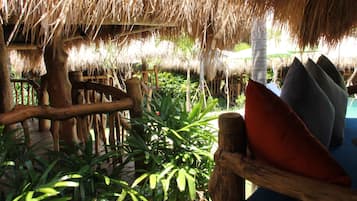 Deluxe Bungalow, 1 Queen Bed | Property grounds