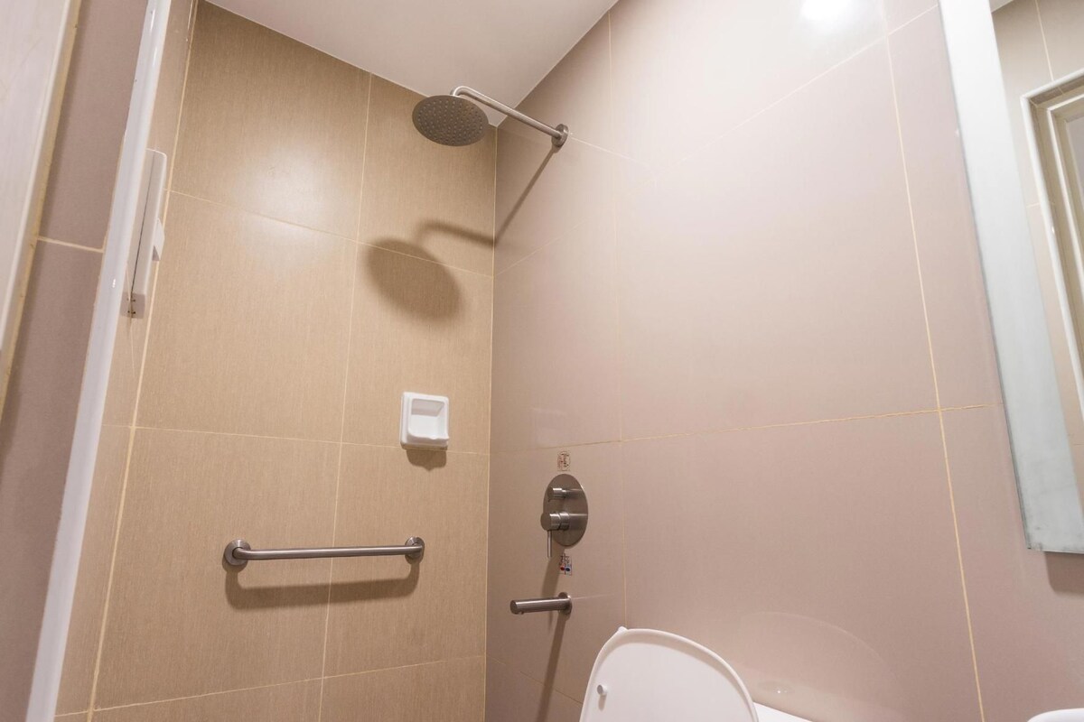 Salle de bain | Articles de toilette gratuits, sèche-cheveux, bidet, serviettes fournies