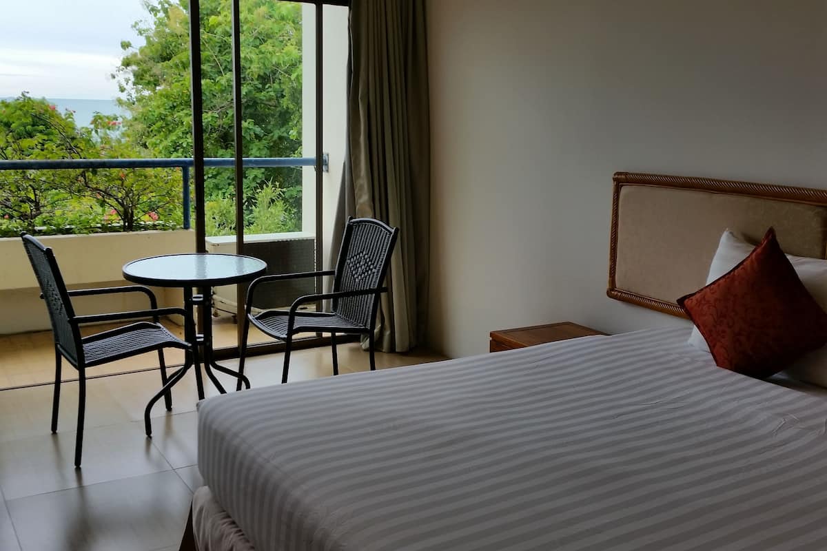 Chambre Deluxe, vue jardin | Minibar, coffres-forts dans les chambres, bureau, Wi-Fi gratuit