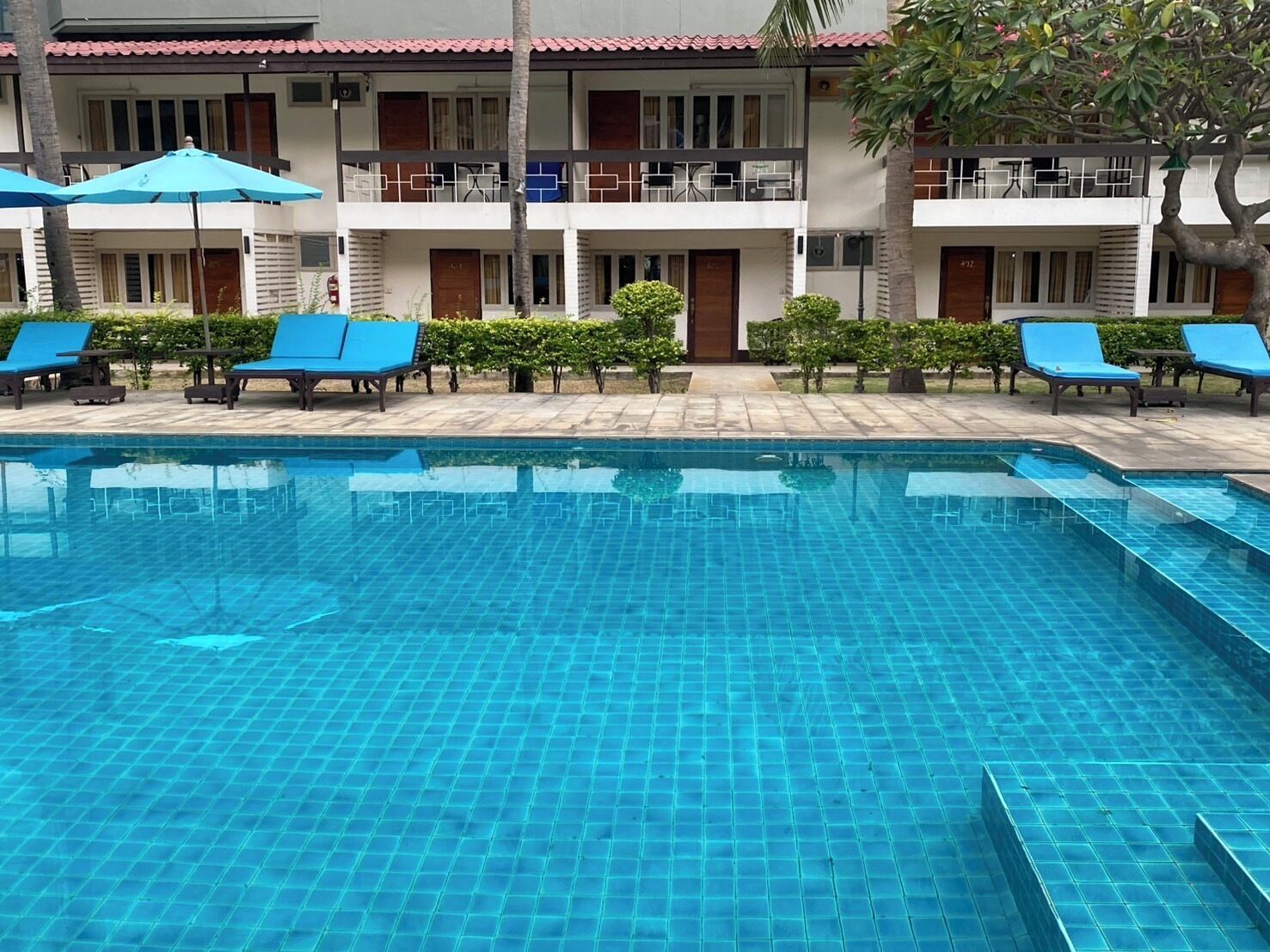 Minibar, in-room safe, desk, free WiFi