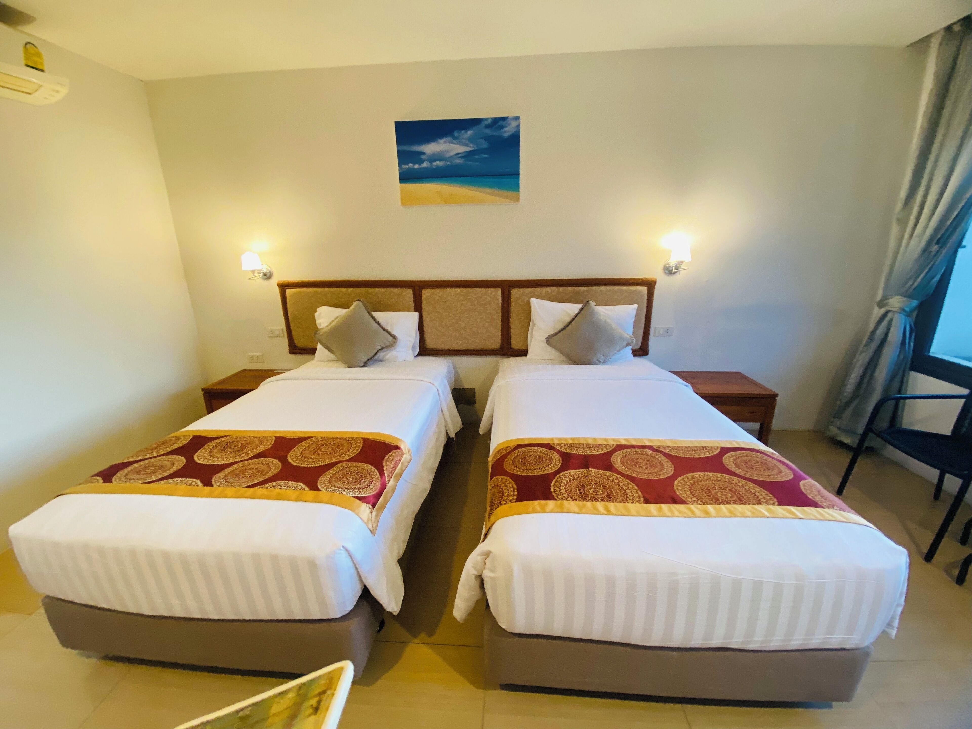 Deluxe Room, Garden View | Minibar, in-room safe, desk, free WiFi