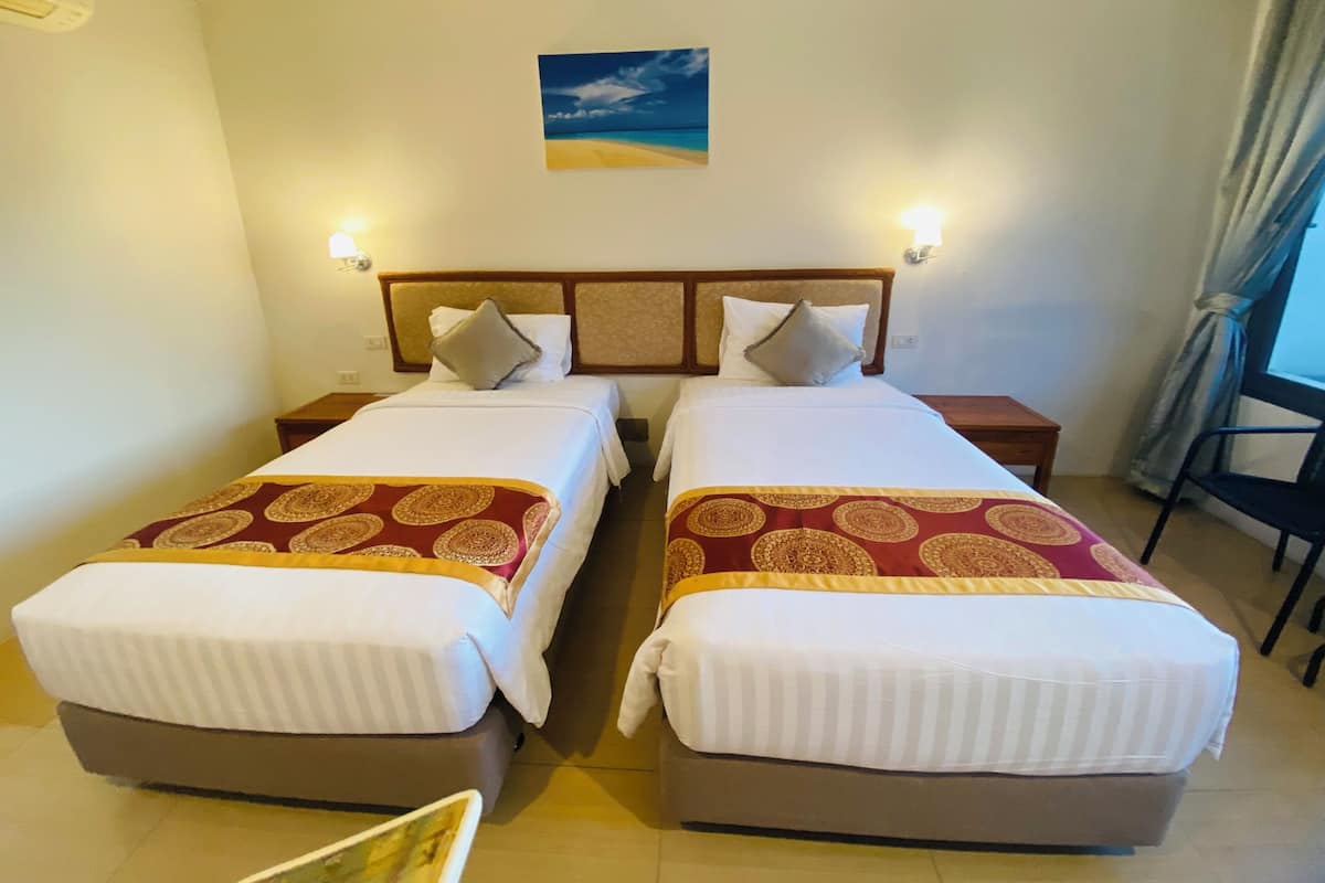 Deluxe Room, Garden View | Minibar, in-room safe, desk, free WiFi