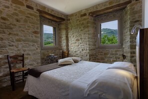 Geluiddichte muren, gratis babybedden, gratis wifi, beddengoed