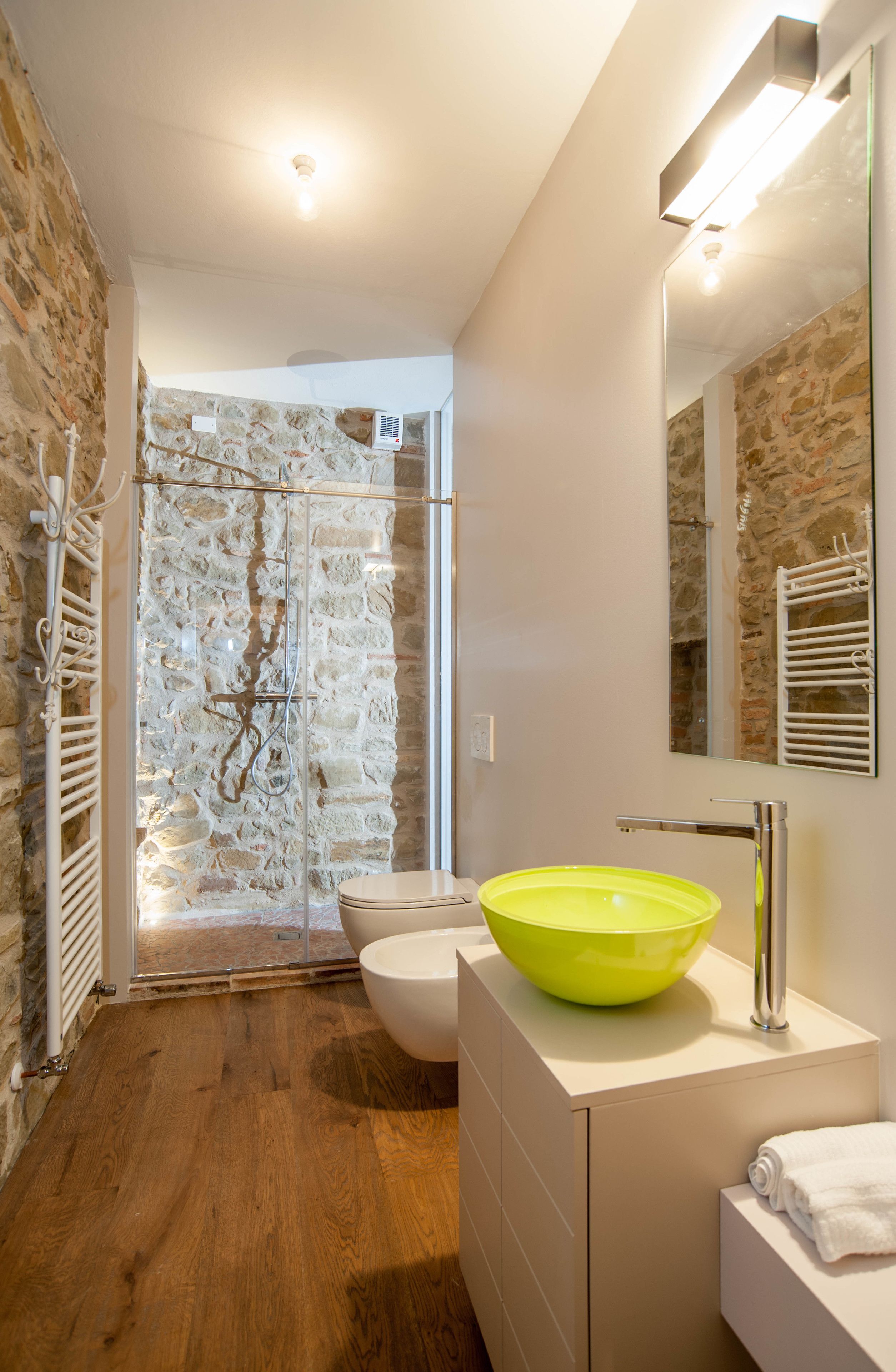 Dusche, kostenlose Toilettenartikel, Haartrockner, Bidet