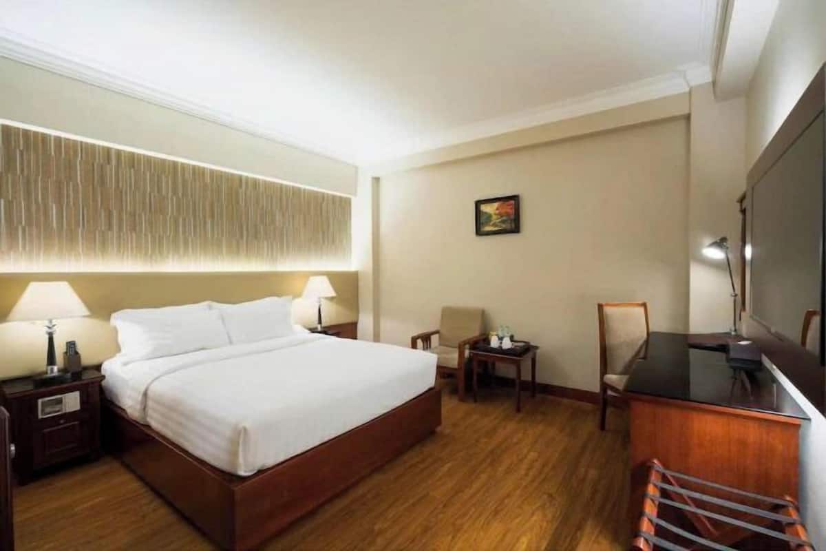 1 bedroom, premium bedding, minibar, in-room safe