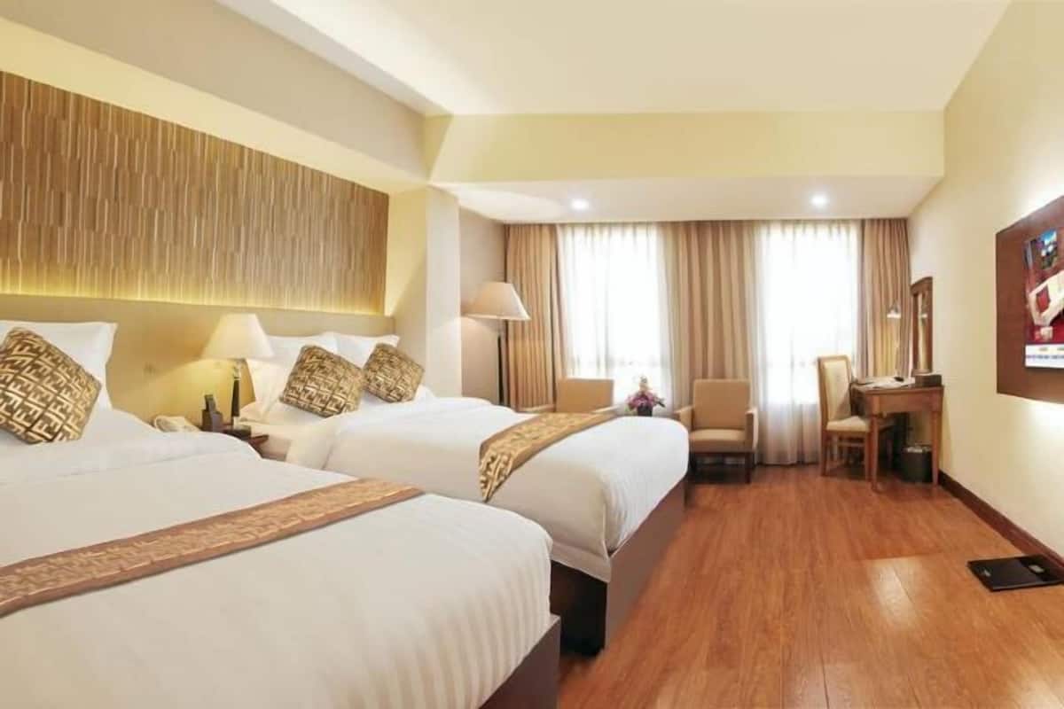 1 bedroom, premium bedding, minibar, in-room safe