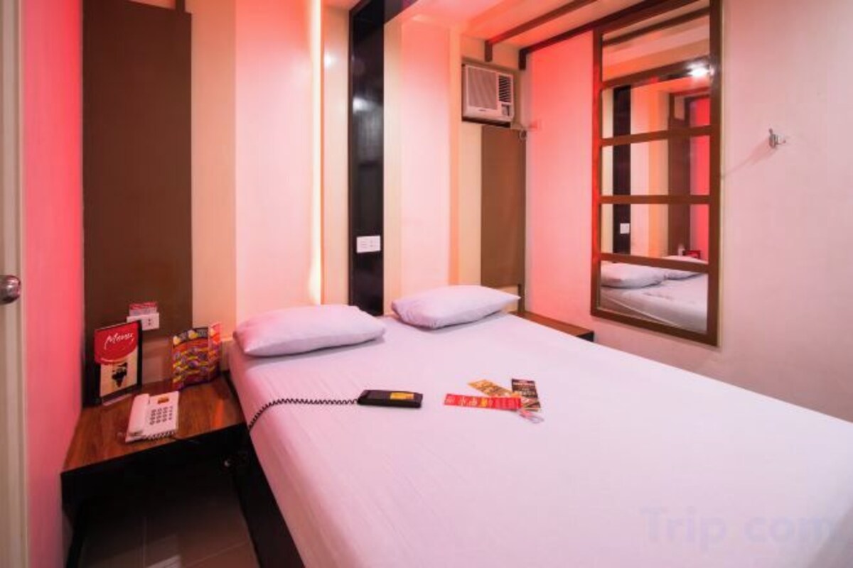 WiFi (free), bed sheets