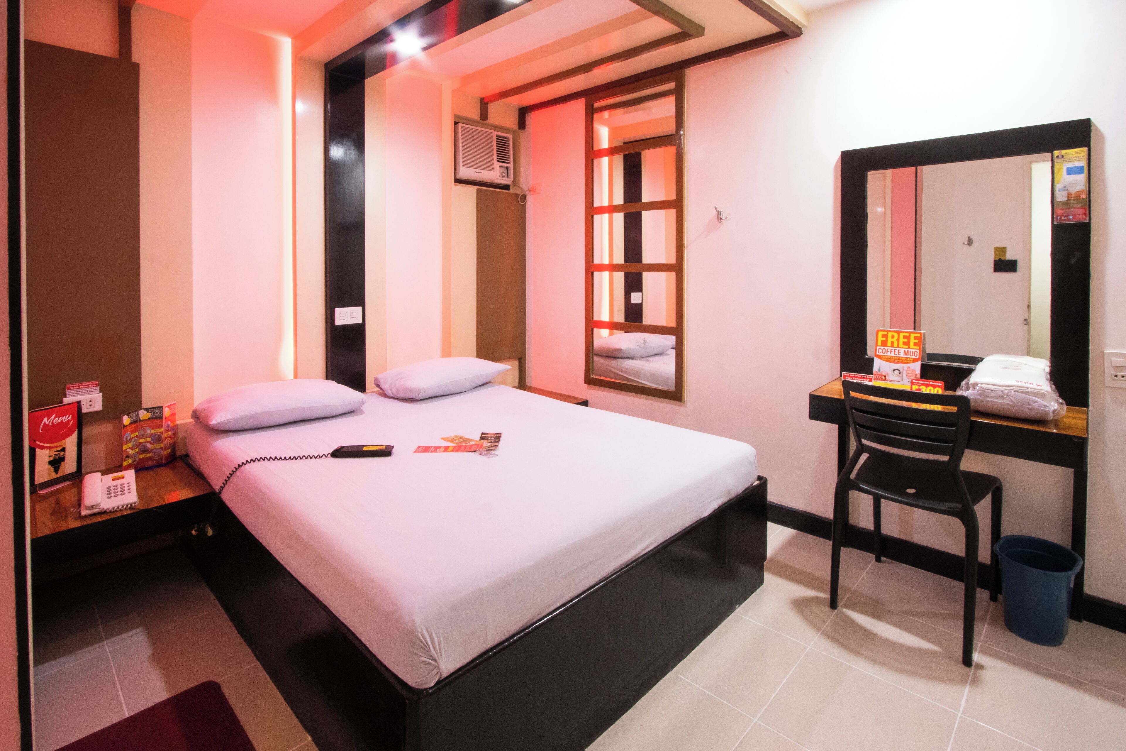Deluxe Room, 1 Queen Bed | Free WiFi, bed sheets
