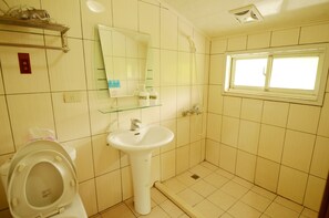 Standard Double Room, Private Bathroom | Bathroom | Shower, hair dryer