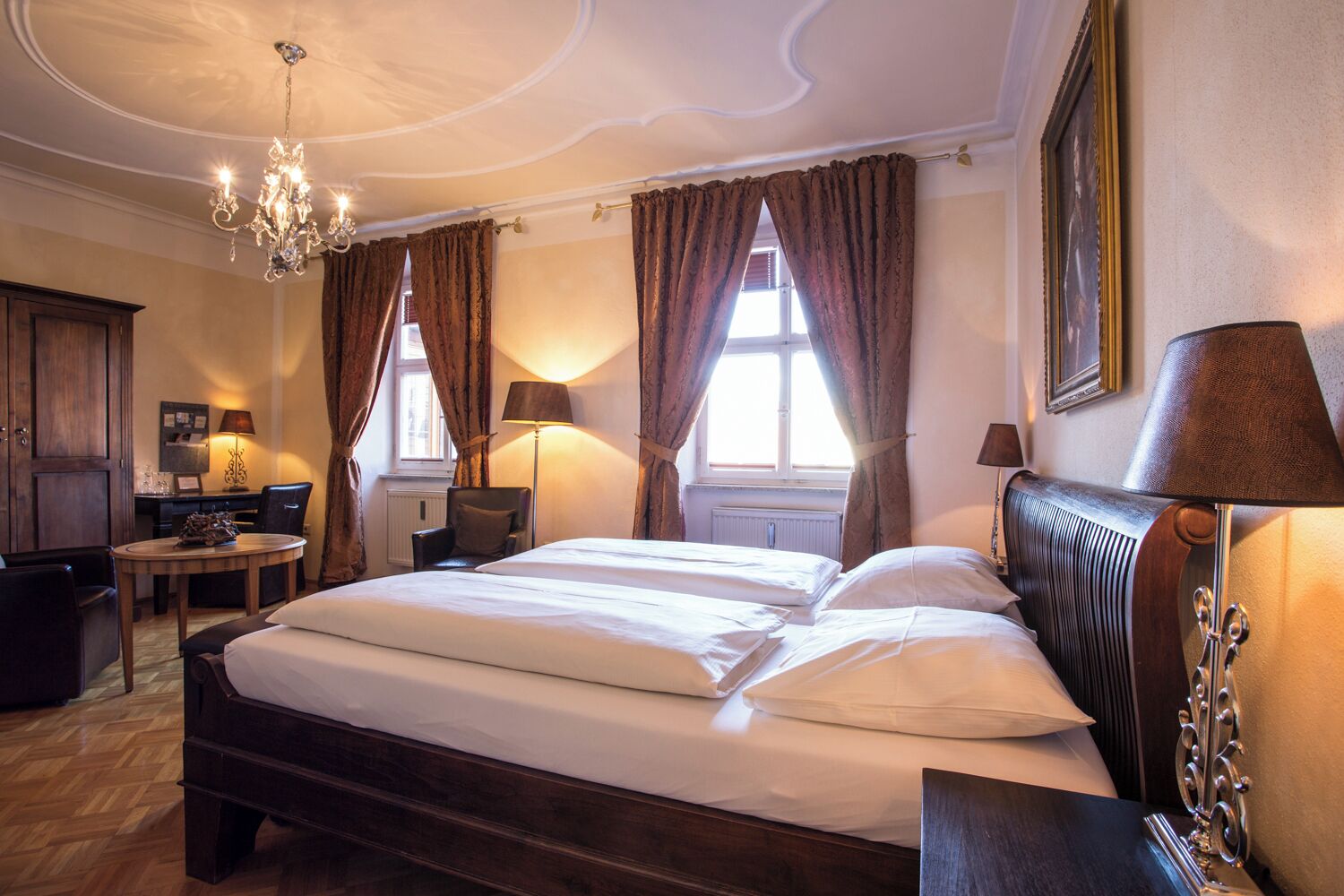 Comfort Room (B) | Premium bedding, minibar, in-room safe, desk