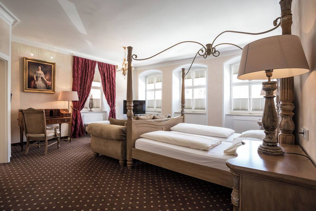 Quarto premium | Roupas de cama premium, frigobar, cofres nos quartos, escrivaninha