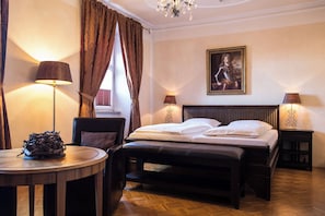 Comfort Room (B) | Premium bedding, minibar, in-room safe, desk - Meiser Altstadt Hotel (Dinkelsbuehl)