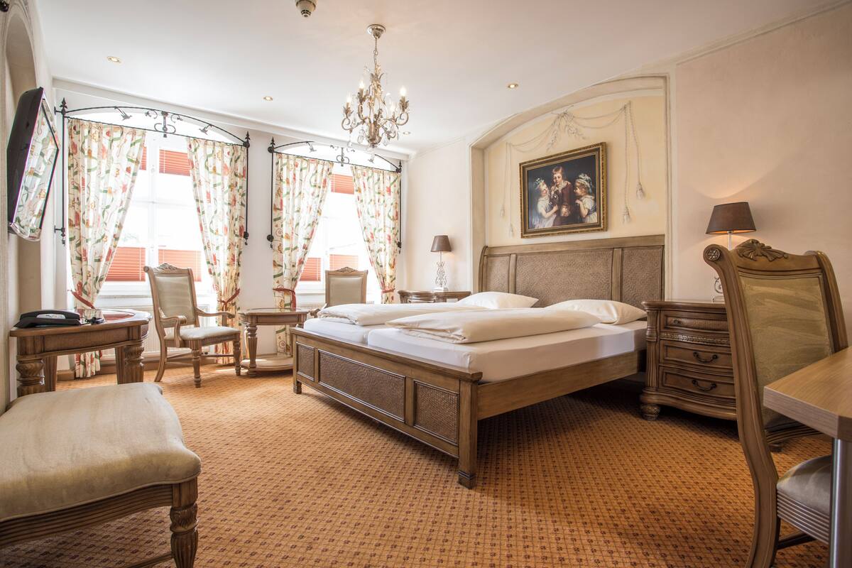 Quarto conforto (A) | Roupas de cama premium, frigobar, cofres nos quartos, escrivaninha